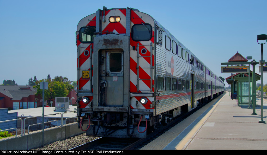 JPBX 4025 Leads a Caltrain